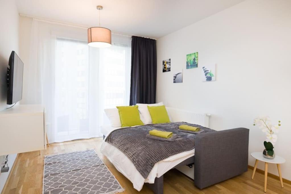 Premium City Apartment With Balcony! Free Garage Parking Included! Вена Экстерьер фото